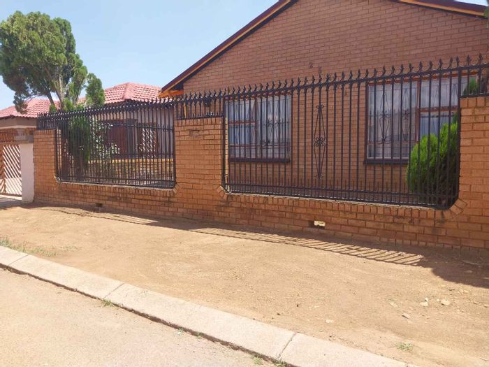 Property #2209582, House For Sale in Mamelodi Gardens