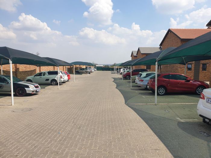 2-Bedroom Apartment To Rent in Boksburg Central with secure parking and 24-hour security.