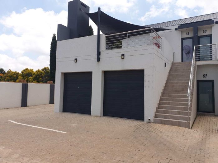 Rynfield AH Townhouse To Rent: 2-bed, 2-bath, patio with braai, pet-friendly.
