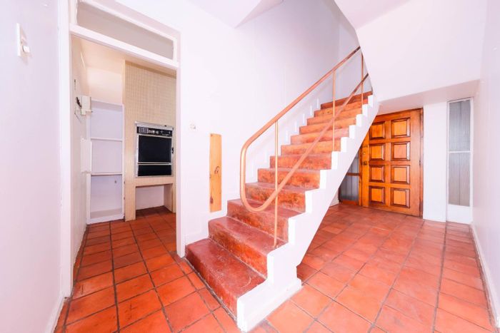 Killarney Apartment For Sale: 3 Bedrooms, 2 Baths, Security, Parking, Balcony Views.