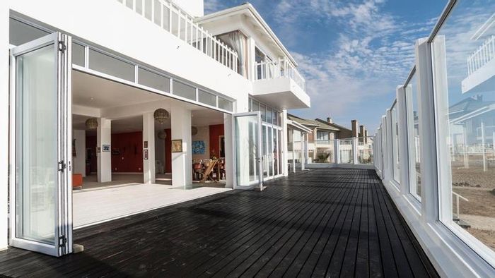 Vogelstrand Guest House For Sale: 11 en-suite bedrooms, pool, ocean views, BBQ areas.