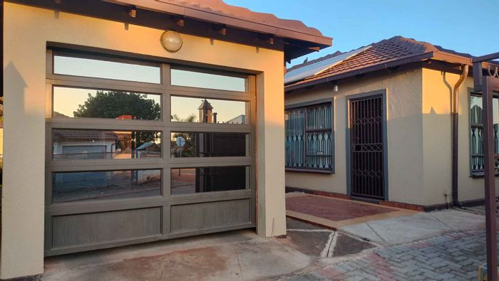 For Sale: House in The Orchards with 3 bedrooms, garage, solar panels, security features.