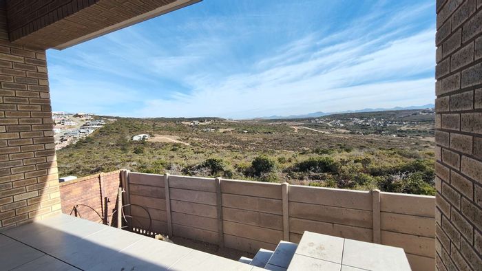 Property #2416262, Townhouse For Sale in Island View