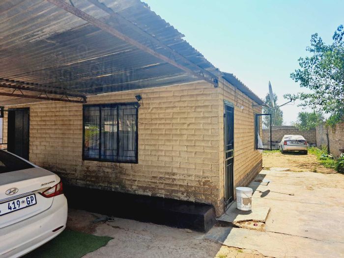 Investment House for Sale in Mamelodi East: Spacious yard, close to amenities.