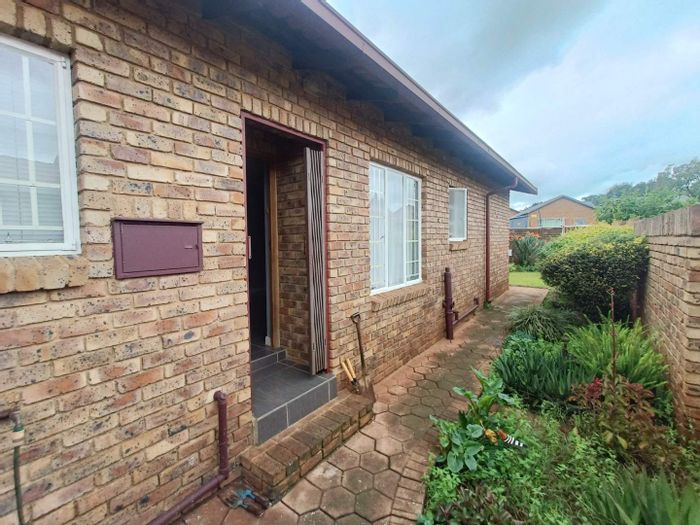 Property #2230756, Townhouse for sale in Rooihuiskraal