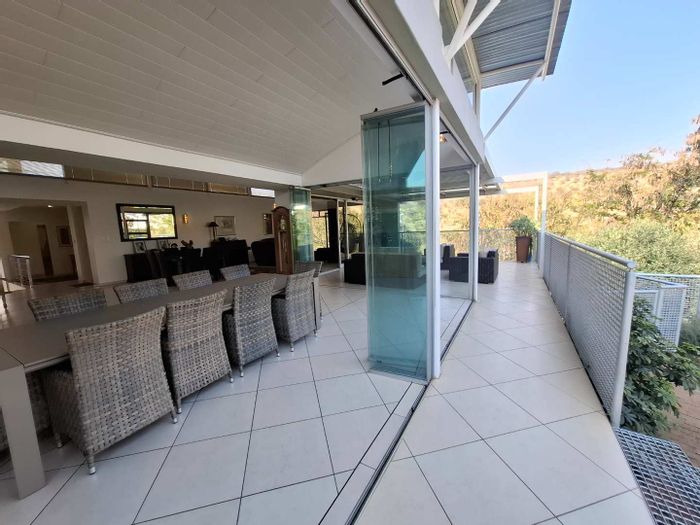 For Sale: House in Auasblick with 4 bedrooms, study, garden, and security features.