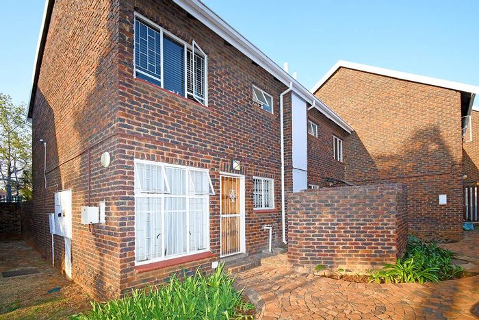 Property #2068579, Townhouse for sale in Garsfontein
