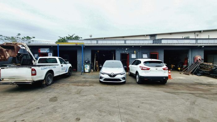 Industrial mini-factory in Briardene with workshop, mezzanine office, and parking. To Rent.