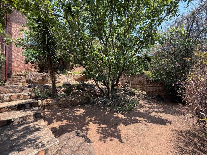 La Montagne Townhouse For Sale: 2 beds, loft, parking, panoramic views.