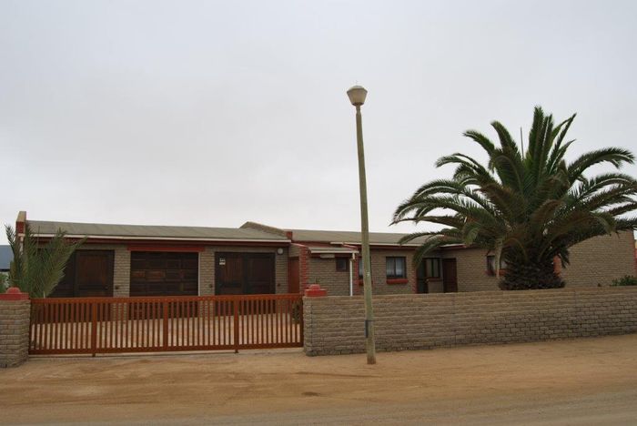 Property #2219842, House for sale in Henties Bay Central