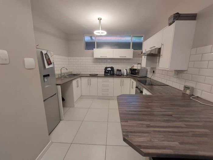 Property #2149936, Townhouse for sale in Westdene