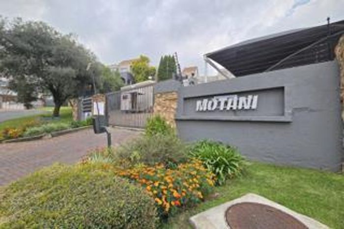 For Sale: Townhouse in Ridgeway with 2 bedrooms, carport, and secure estate living.