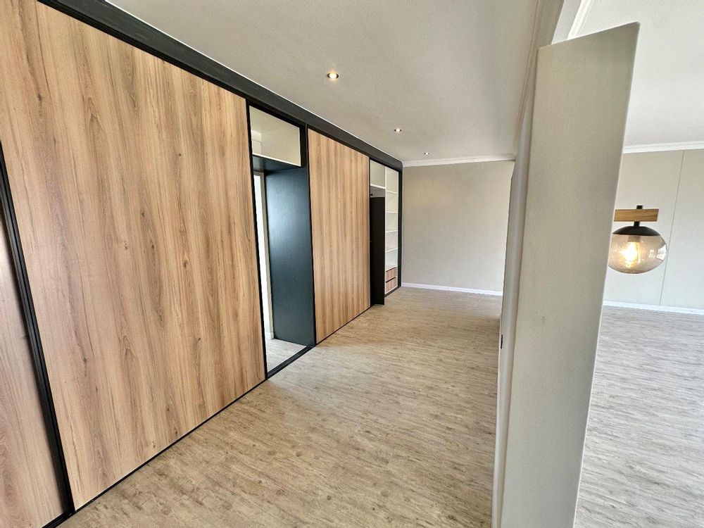 6th Bedroom - Main En-suite  