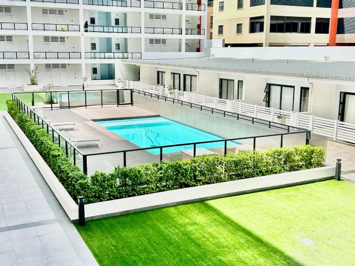 For Sale: Apartment in Umhlanga Ridge with pool, gyms, and pet-friendly complex.