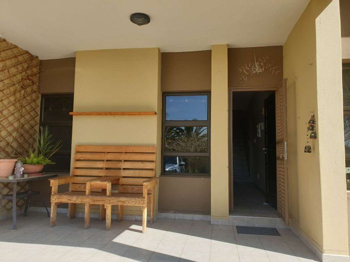 Property #2058339, Townhouse For Sale in Hochlandpark