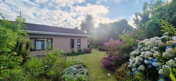 For Sale: Spacious 4-bedroom house with flatlet, garage, and park views in Glen Barrie.