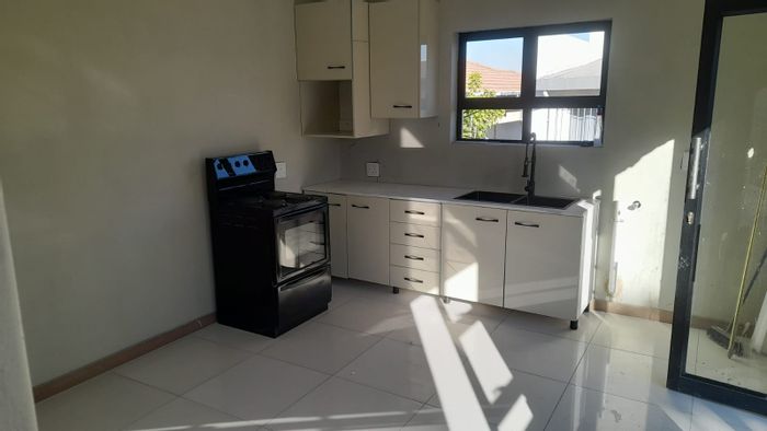 1-Bedroom Cottage To Rent in Oakdene with pool access and secure parking.