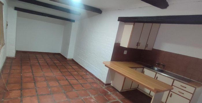 Charming Boston cottage for rent: garden access, shared utilities, secure parking.