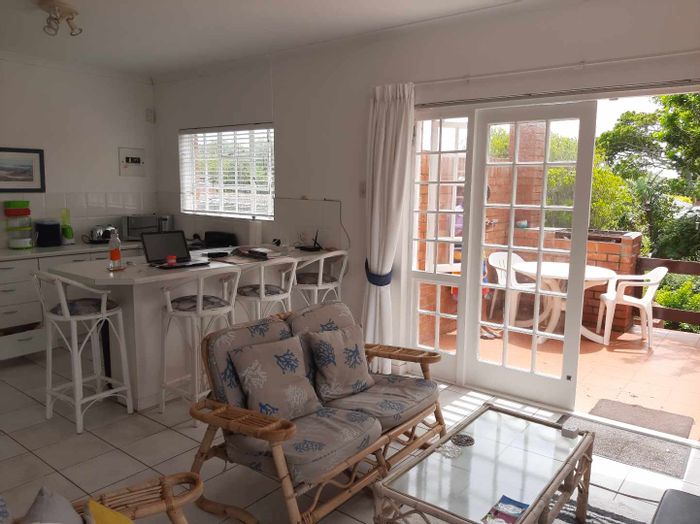 Furnished Summerstrand apartment to rent: 1 bedroom, patio, WiFi, secure parking.