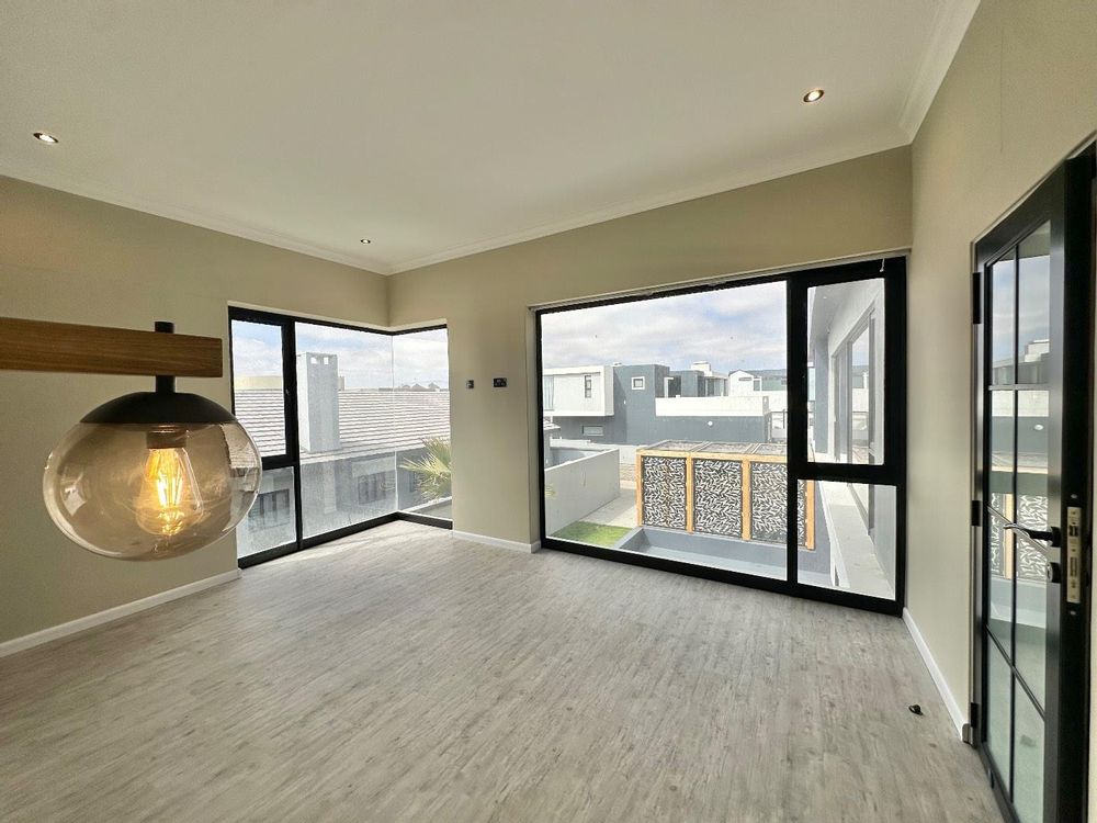Fifth bedroom with ensuite bathroom