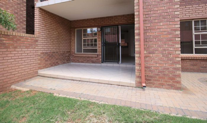 Hazeldean Apartment To Rent: 2 Beds, Private Garden, Garage, Loadshed-Free Area.