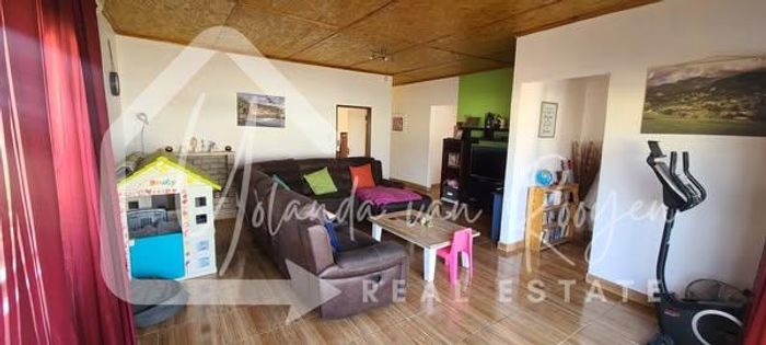 House for Sale in Okahandja Central: 3 beds, study, entertainment area, pet-friendly.