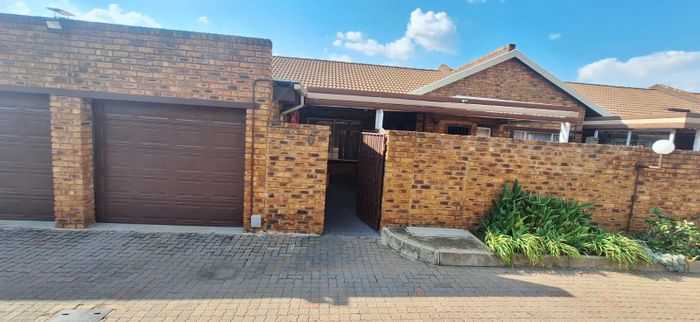 For Sale: 3-Bedroom Townhouse in Randhart with private garden and double garage.