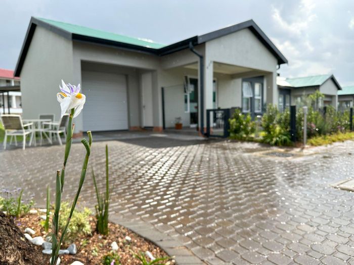Property #2207396, Townhouse rental monthly in Modderfontein
