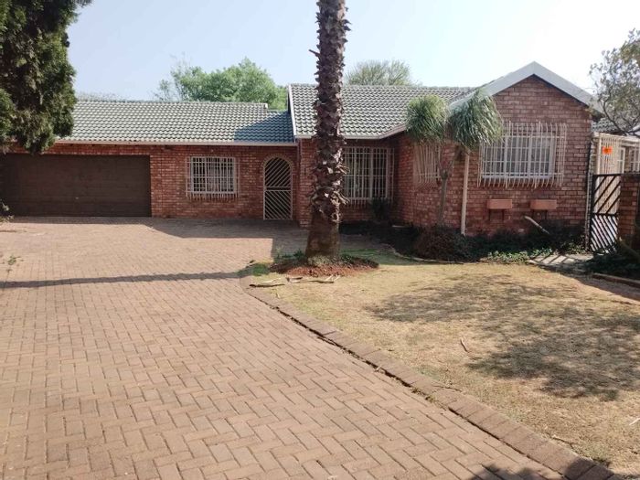 Property #2187726, House for sale in Sunward Park & Ext
