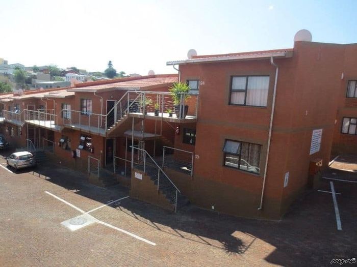 For Sale: Apartment in Dorado Park with security, 2 bedrooms, and spacious living.