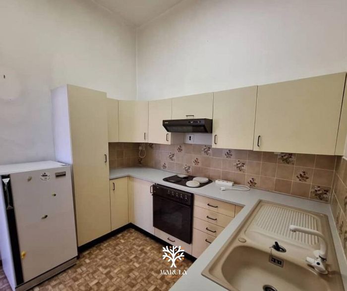 Luxury Hill House For Sale: 3 Bedrooms, Library, Outdoor Entertainment Area, Panoramic Views.