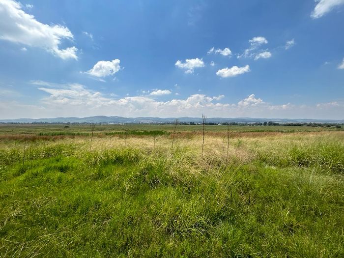 Eikenhof Farm For Sale: 8.9ha, commercial farming potential, abundant water supply.