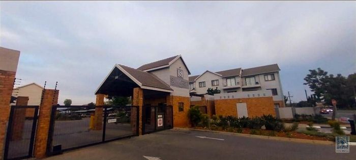 For Sale: 2-bedroom apartment in Summerset with fiber internet and secure parking.