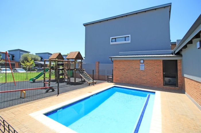 For Sale: 1-Bedroom Apartment in Montana with pool, clubhouse, and security.