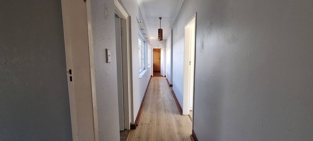 Pass way to northern facing bedrooms