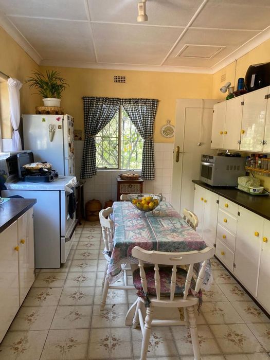 Lombardy East House For Sale: 4 Bedrooms, pool, lapa, double garage, security features.