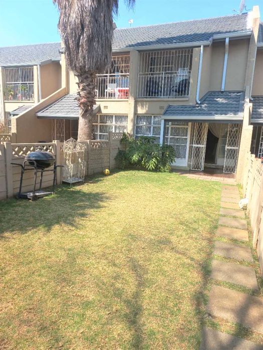 Property #2229850, Townhouse for sale in Witfield