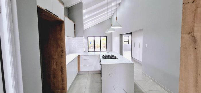 For Sale: Townhouse in Paradise Coast with 3 beds, double garage, pet-friendly.