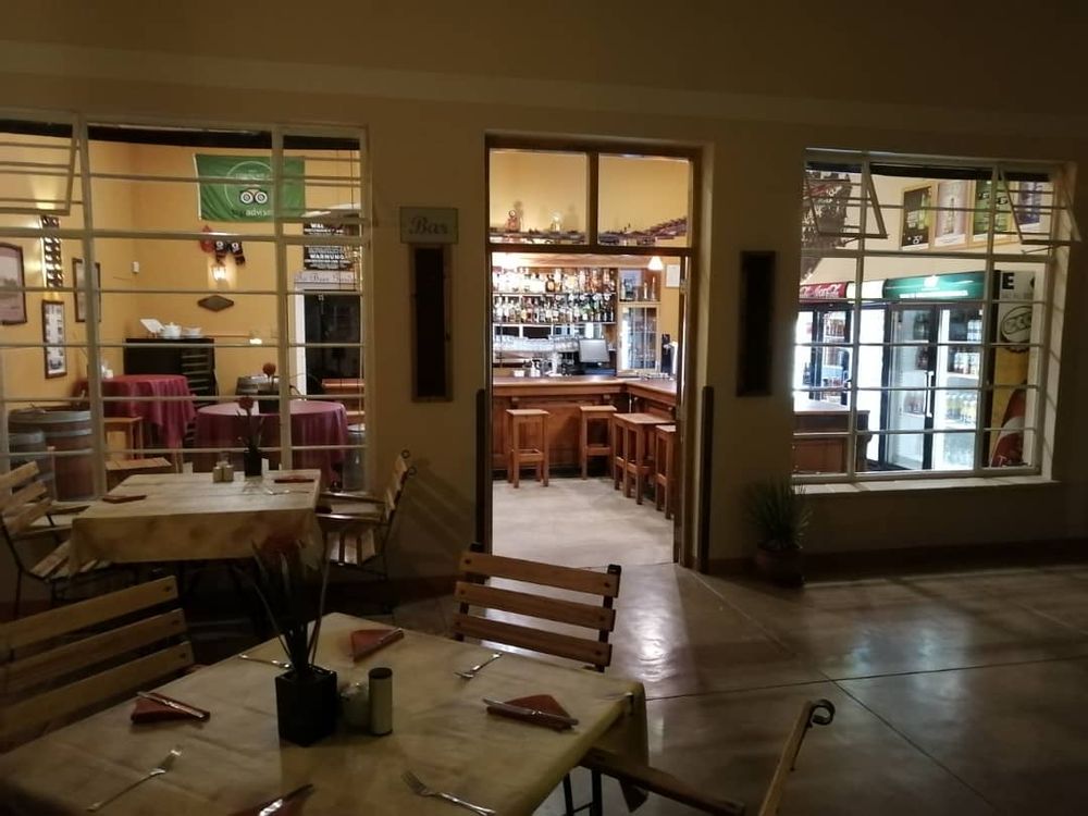 BAHNHOF HOTEL BAR AREA