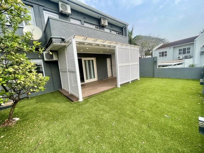 3-Bedroom Townhouse To Rent in Sunningdale with Pool and Air Conditioning.