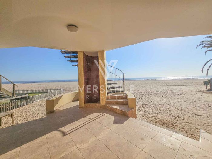 2 Bedroom Apartment To Rent in Long Beach with beachfront patio and indoor BBQ.