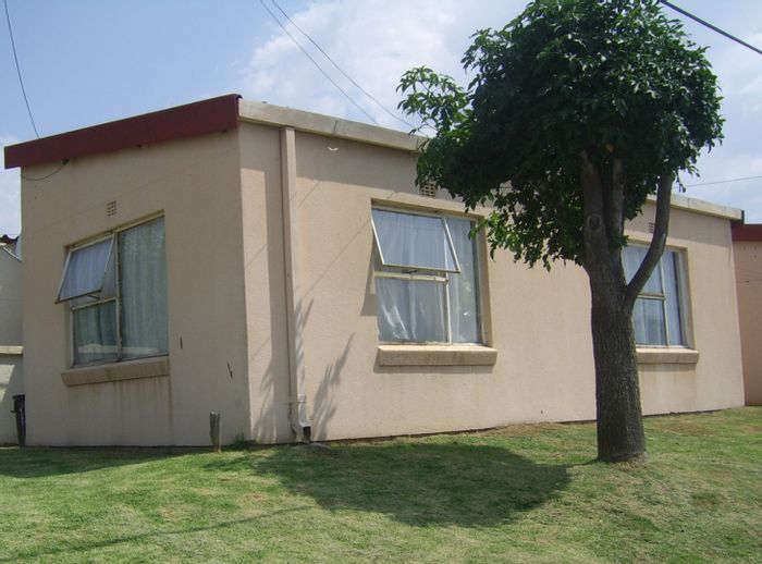 Property #1912598, Townhouse pending sale in Bloubosrand