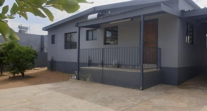 For Sale: Khomasdal house with 3 ensuites, flat, tuck shop, and carport.