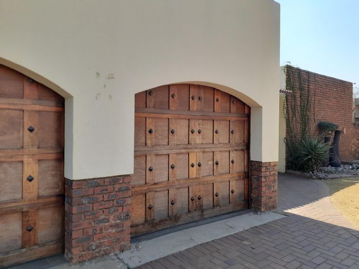 For Sale: House in Freeway Park with spacious layout, garage, and security features.