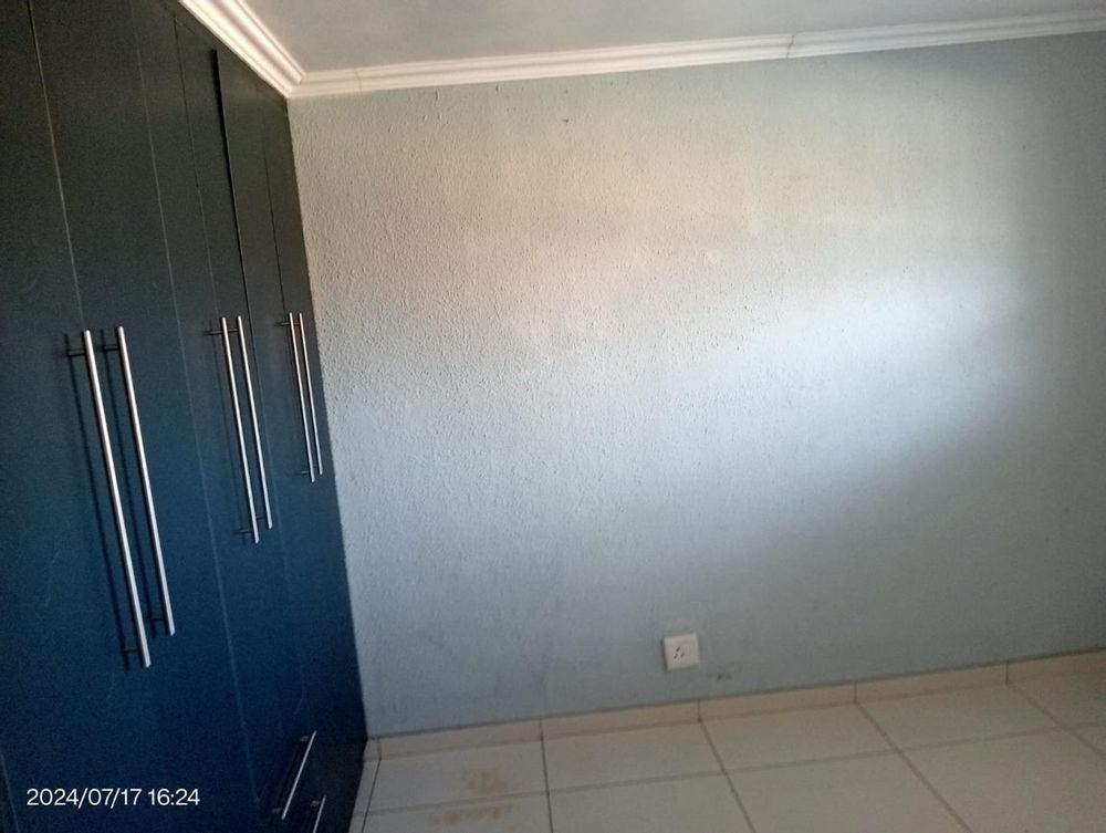 Modern 2 Bedroom First Floor Unit in Kleynbosch For Sale in Birch Acres, Kempton Park