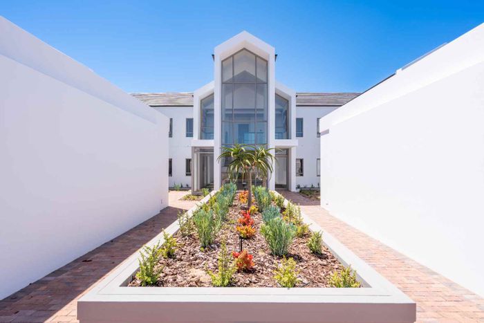 Langebaan Central Apartment To Rent: 2-bed, golf views, secure estate amenities.