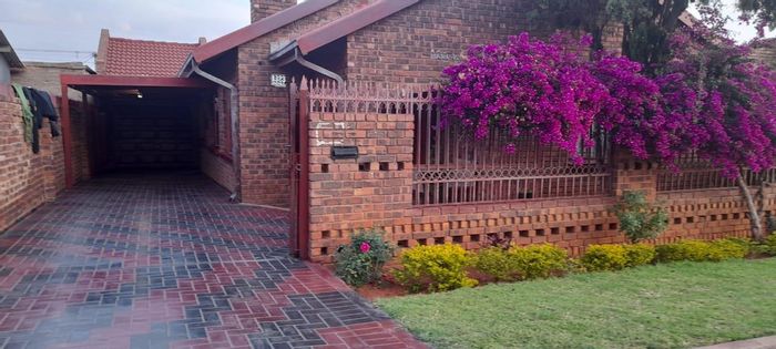 House for Sale in Mamelodi East: 3 bedrooms, garden, close to amenities.