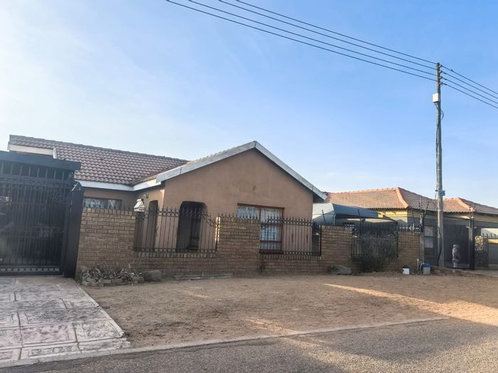 For Sale: 3-Bedroom House in Soshanguve Ext with Carport and Secure Gate.