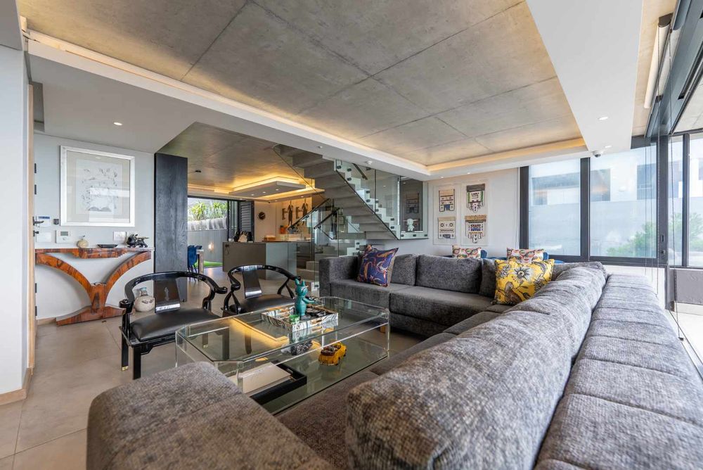 Living area - back in