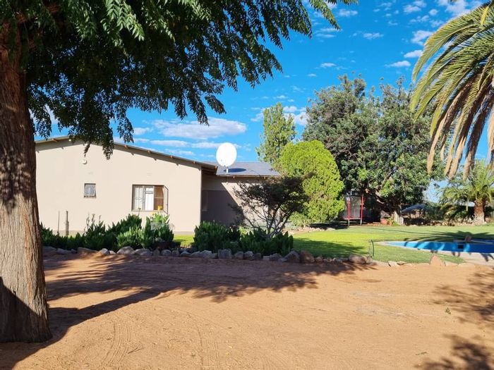 Farm for Sale in Gobabis Central: 3-bed main dwelling, multiple amenities, 6 boreholes.